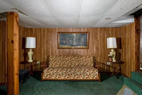 Living - 44 Zenith Dr, Worcester, MA 01602 photo 4 of 4