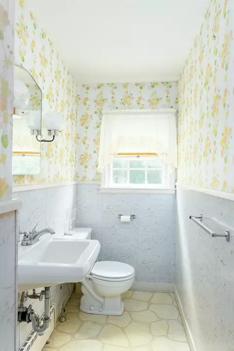 Bath - 44 Zenith Dr, Worcester, MA 01602 photo 1 of 2