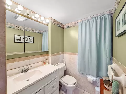 Bath - 28 Ferry St, Everett, MA 02149 photo 2 of 4