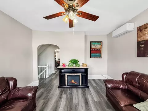 Living - 28 Ferry St, Everett, MA 02149 photo 2 of 4