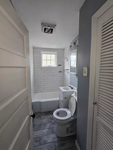 Bath - 292 Tecumseh St, Fall River, MA 02721 photo 1 of 1