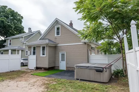 Exterior - 17 Bushwick Pl, Springfield, MA 01109 photo 8 of 10