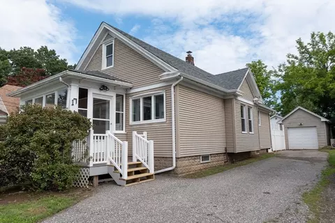Exterior - 17 Bushwick Pl, Springfield, MA 01109 photo 5 of 10
