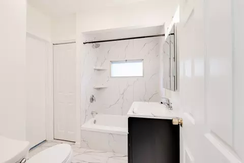 Bath - 17 Bushwick Pl, Springfield, MA 01109 photo 1 of 2