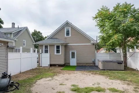Exterior - 17 Bushwick Pl, Springfield, MA 01109 photo 9 of 10