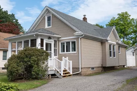 Exterior - 17 Bushwick Pl, Springfield, MA 01109 photo 4 of 10
