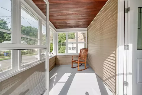 Exterior - 17 Bushwick Pl, Springfield, MA 01109 photo 7 of 10