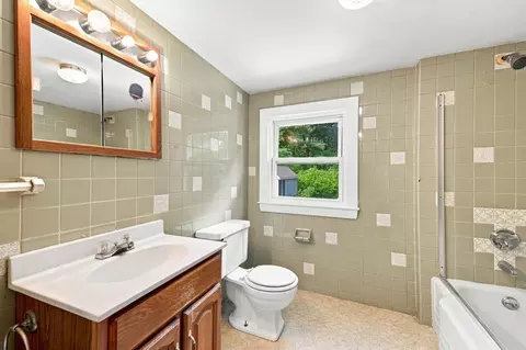 Bath - 124 E Meadow Rd, Lowell, MA 01854 photo 1 of 3
