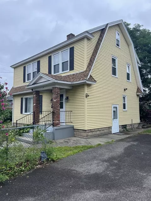 3 Greenwich St, Ludlow, MA 01056