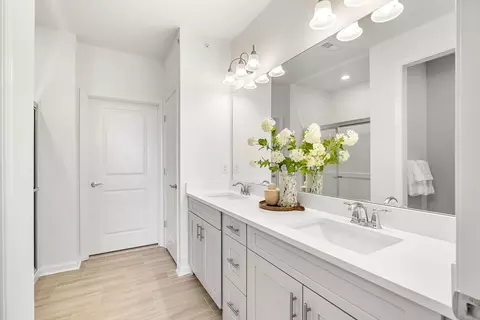 Bath - 399 Neponset #409, Canton, MA 02021 photo 2 of 2