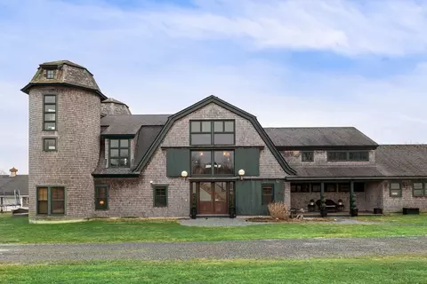 1 Masthead Ln, Dartmouth, MA 02748