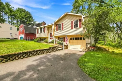 Exterior - 4 Picadilly St, Upton, MA 01568 photo 3 of 11