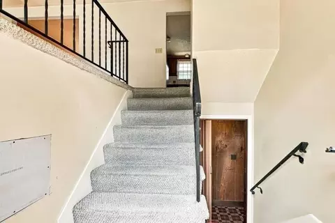 Entry Way - 4 Picadilly St, Upton, MA 01568 photo 1 of 1
