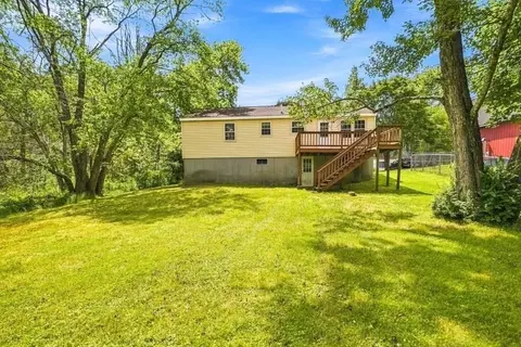 Exterior - 4 Picadilly St, Upton, MA 01568 photo 9 of 11
