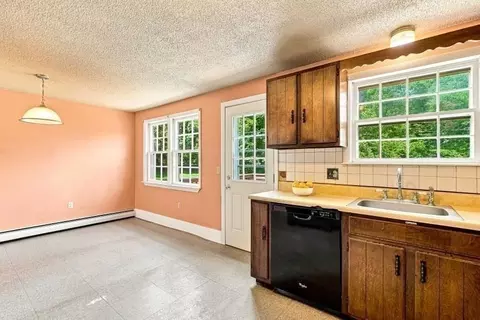 Kitchen - 4 Picadilly St, Upton, MA 01568 photo 1 of 5