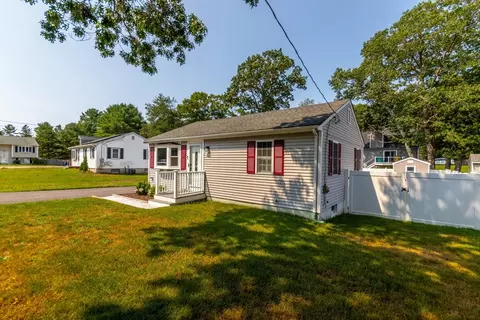 Exterior - 4 Standish Ave, Wareham, MA 02538 photo 3 of 8