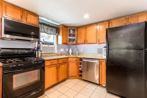 Kitchen - 4 Standish Ave, Wareham, MA 02538 photo 4 of 4
