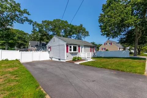 Exterior - 4 Standish Ave, Wareham, MA 02538 photo 2 of 8