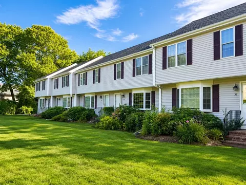 34 Old Plymouth St #34, East Bridgewater, MA 02333