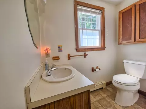 Bath - 23 Prudence Ln, Cotuit, MA 02635 photo 3 of 4