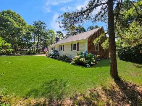 Exterior - 23 Prudence Ln, Cotuit, MA 02635 photo 4 of 9