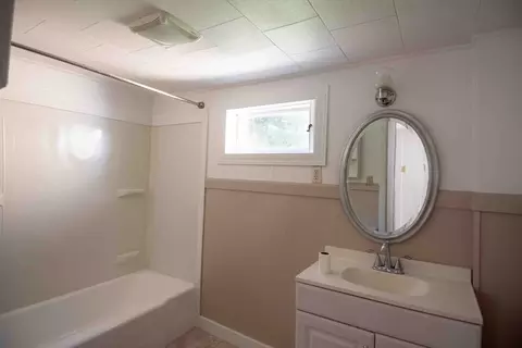 Bath - 75 Lyman Rd, Northfield, MA 01360 photo 1 of 1