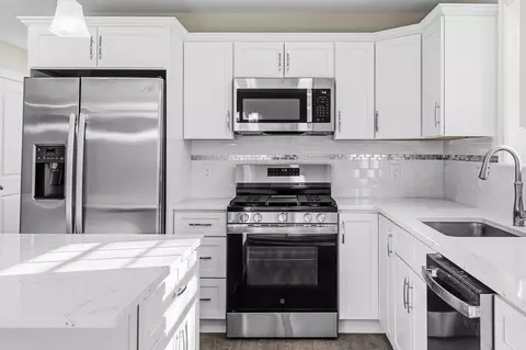 Kitchen - 1001 Bay St, Fall River, MA 02724 photo 3 of 6