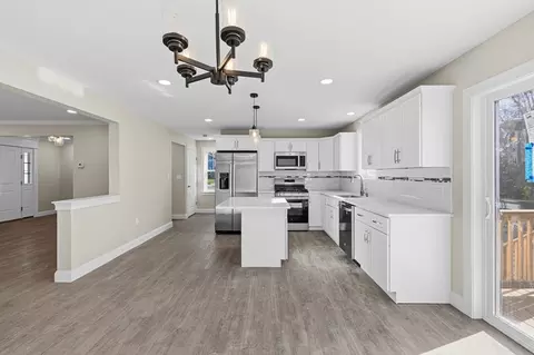 Kitchen - 989 Bay St, Fall River, MA 02724 photo 4 of 6