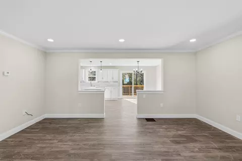 Living - 989 Bay St, Fall River, MA 02724 photo 2 of 6