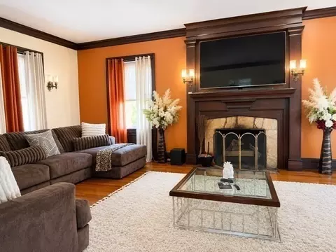 Living - 86 Bowdoin St, Springfield, MA 01109 photo 1 of 1