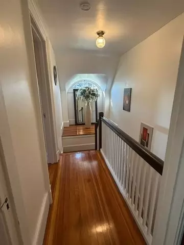 Entry Way - 86 Bowdoin St, Springfield, MA 01109 photo 7 of 8