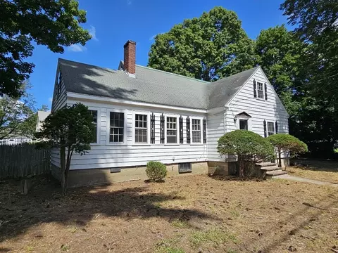Exterior - 204 Great Rd, Maynard, MA 01754 photo 2 of 4