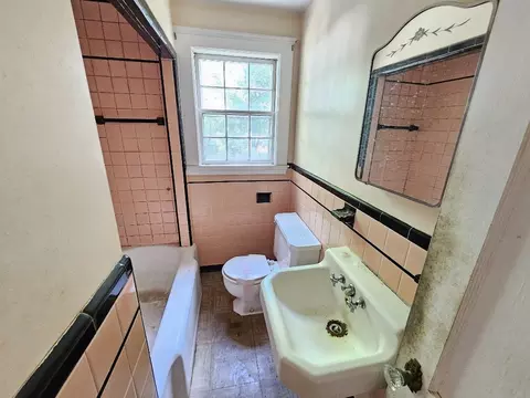 Bath - 204 Great Rd, Maynard, MA 01754 photo 1 of 2