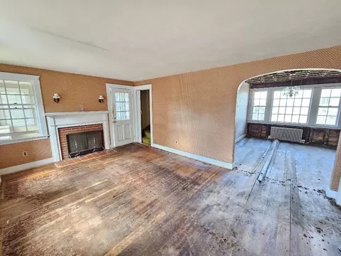 Living - 204 Great Rd, Maynard, MA 01754 photo 3 of 4