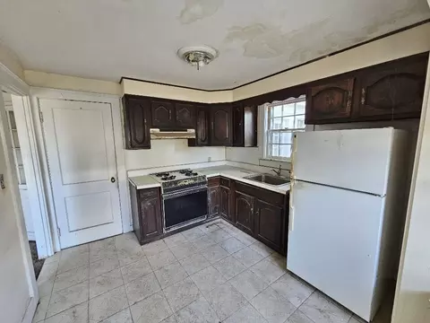 Kitchen - 204 Great Rd, Maynard, MA 01754 photo 1 of 2