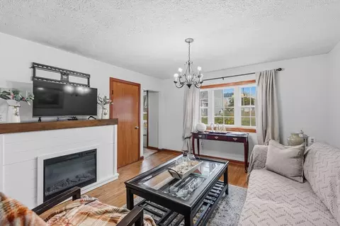 Living - 31 Sachem St, Fall River, MA 02724 photo 2 of 3
