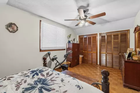 Bedroom - 31 Sachem St, Fall River, MA 02724 photo 2 of 4