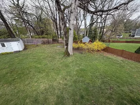 Exterior - 114 Parish Rd, Needham, MA 02494 photo 5 of 6
