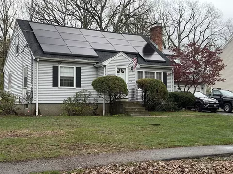 Exterior - 114 Parish Rd, Needham, MA 02494 photo 2 of 6