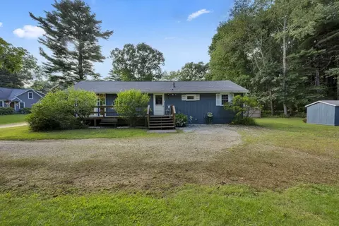 8 Shore Dr, Holland, MA 01521