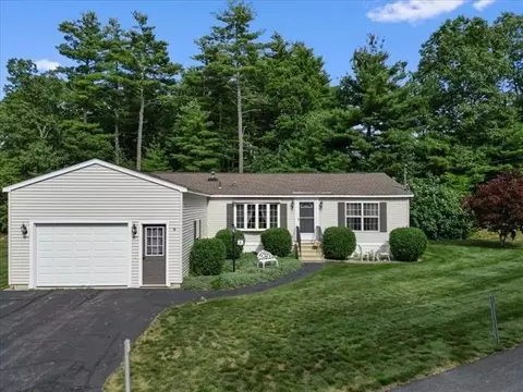 8 Stonegate Ln, Hampstead, NH 03841
