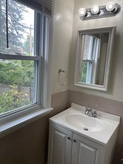 Bath - 175 Grattan, Chicopee, MA 01020 photo 4 of 4