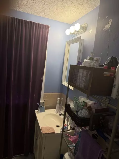 Bath - 175 Grattan, Chicopee, MA 01020 photo 1 of 4