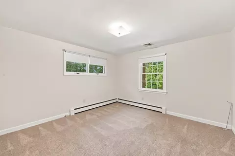 Bedroom - 81 Warren Rd, Townsend, MA 01469 photo 8 of 11