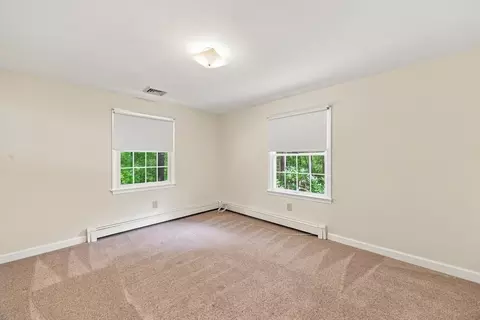 Bedroom - 81 Warren Rd, Townsend, MA 01469 photo 5 of 11