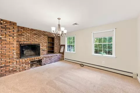 Living - 81 Warren Rd, Townsend, MA 01469 photo 1 of 3