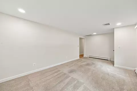 Living - 81 Warren Rd, Townsend, MA 01469 photo 3 of 3