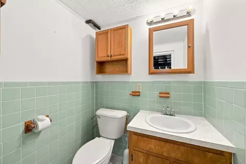 Bath - 81 Warren Rd, Townsend, MA 01469 photo 3 of 3