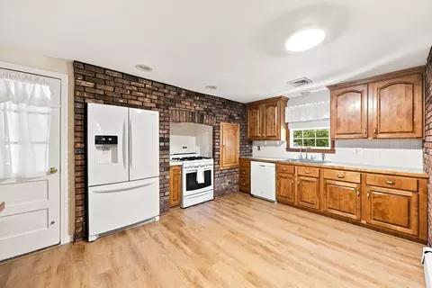 Kitchen - 81 Warren Rd, Townsend, MA 01469 photo 1 of 3