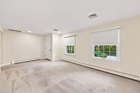 Living - 81 Warren Rd, Townsend, MA 01469 photo 2 of 3